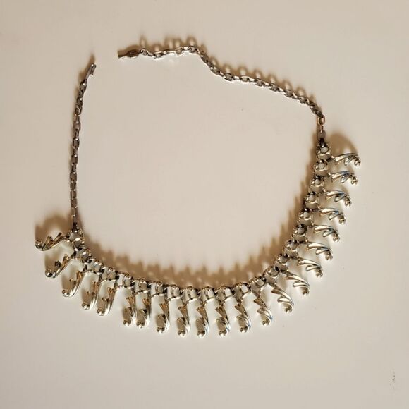 Vintage Sarah Coventry Silver Tone Leaf Necklace, 1960s - Picture 3 of 7